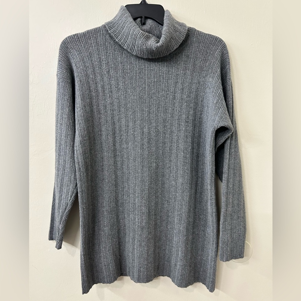 TSE Cashmere Gray Turtleneck Ribbed Sweater Sz M 100% Cashmere